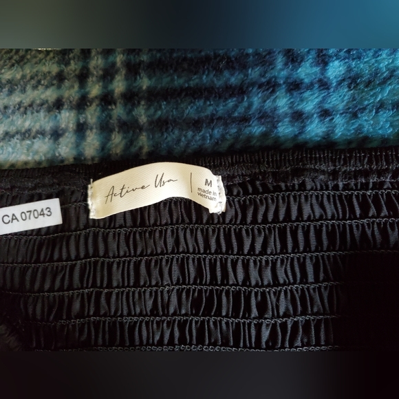 🖤🍒NWOT Cute Crop Top🍒🖤 - Picture 2 of 3